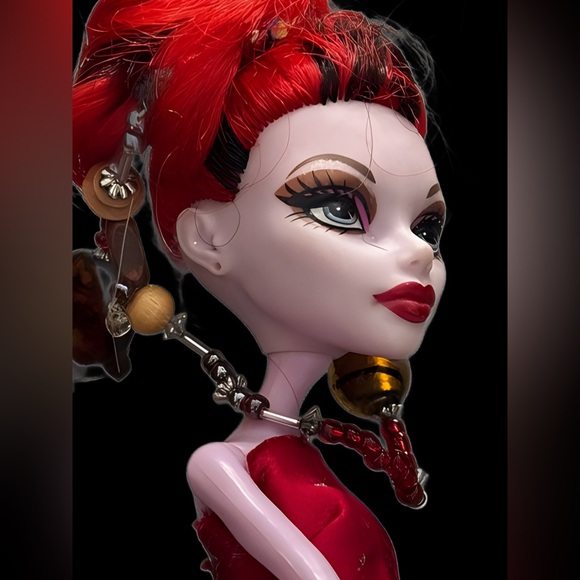 Monster High Doll Operetta - OOAK “OFF WITH HER HEAD” - Picture 9 of 14